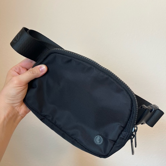 Lole Handbags - Lole Beltbag Crossbody Bag